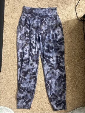 Athleta Salutation Printed Jogger Size Small